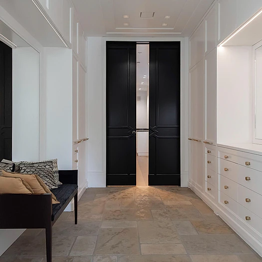 Skyvedør inn til garderobe